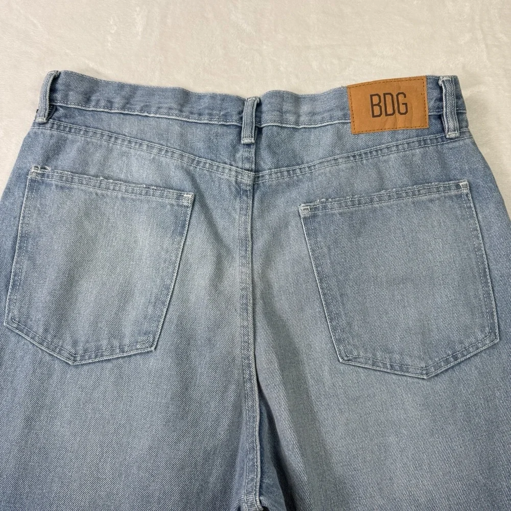 BDG Baggy‎ Fit Jeans Mens 33x32 Light Fade Distressed Wide Leg Raw Edge